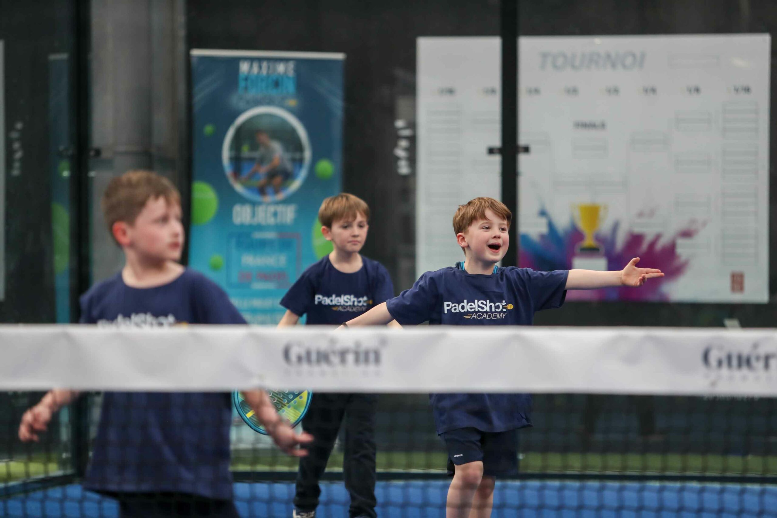 C'est la journée des enfants ! Initiez-les au padel.